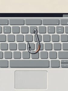 Woran erkenne ich eine Phishing-E-Mail oder SMS 1 fishing hook on a laptop keyboard